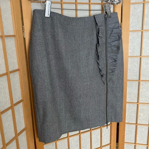 Banana Republic Grey Wool Front Full Zip Ruffle Detail Skirt SZ 10 - Picture 4 of 9